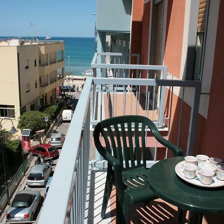 צ'פאלו Casa Floridea -Mediterranea Sicilia Apt מראה חיצוני תמונה