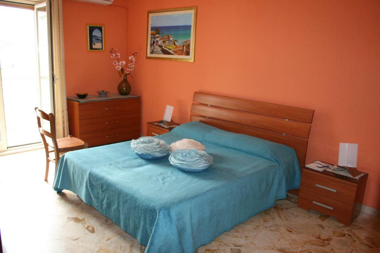 צ'פאלו Casa Floridea -Mediterranea Sicilia Apt מראה חיצוני תמונה